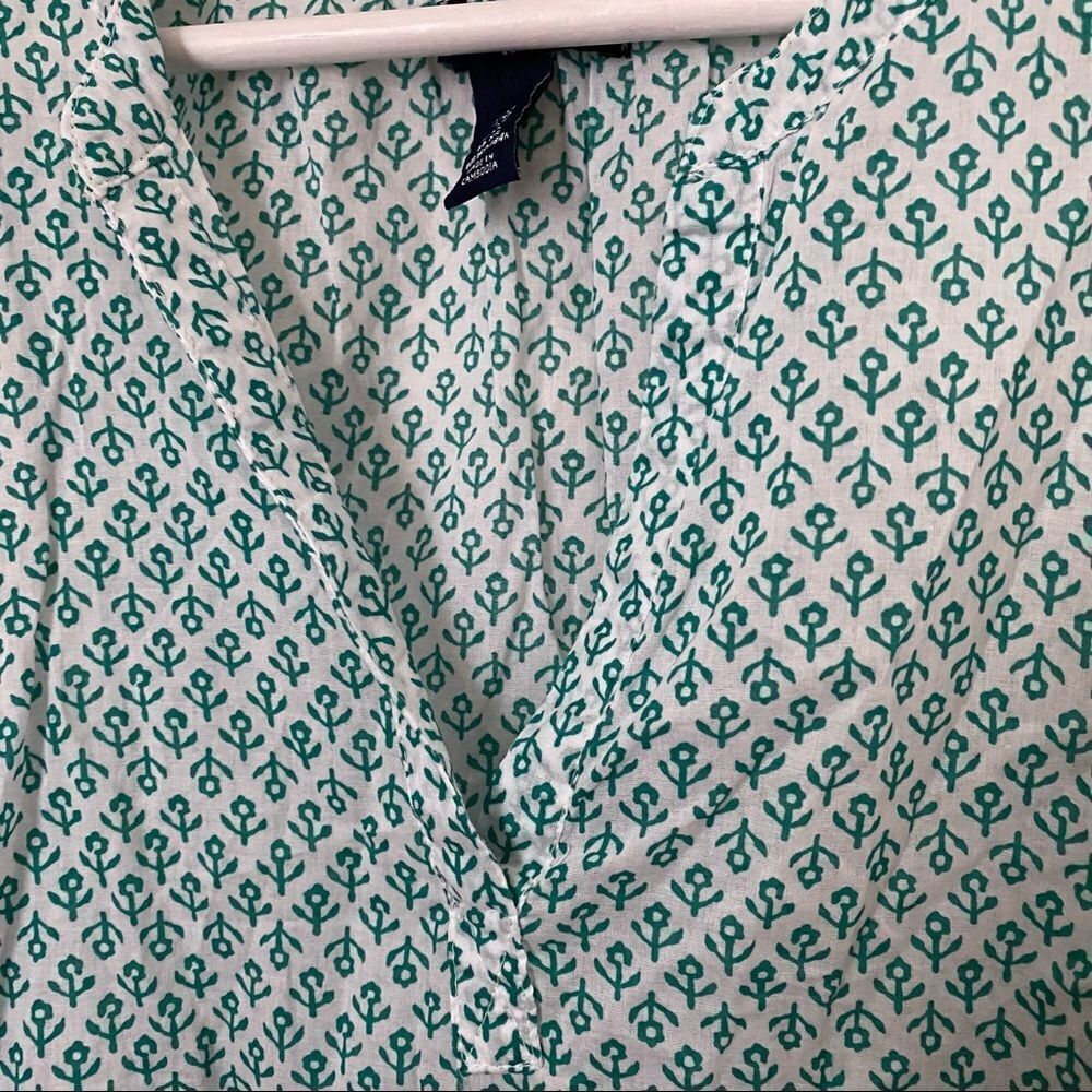 Gap Blouse Sleeveless Floral Print V-Neck Top Casual Lightweight Trendy Pattern - Picture 2 of 6
